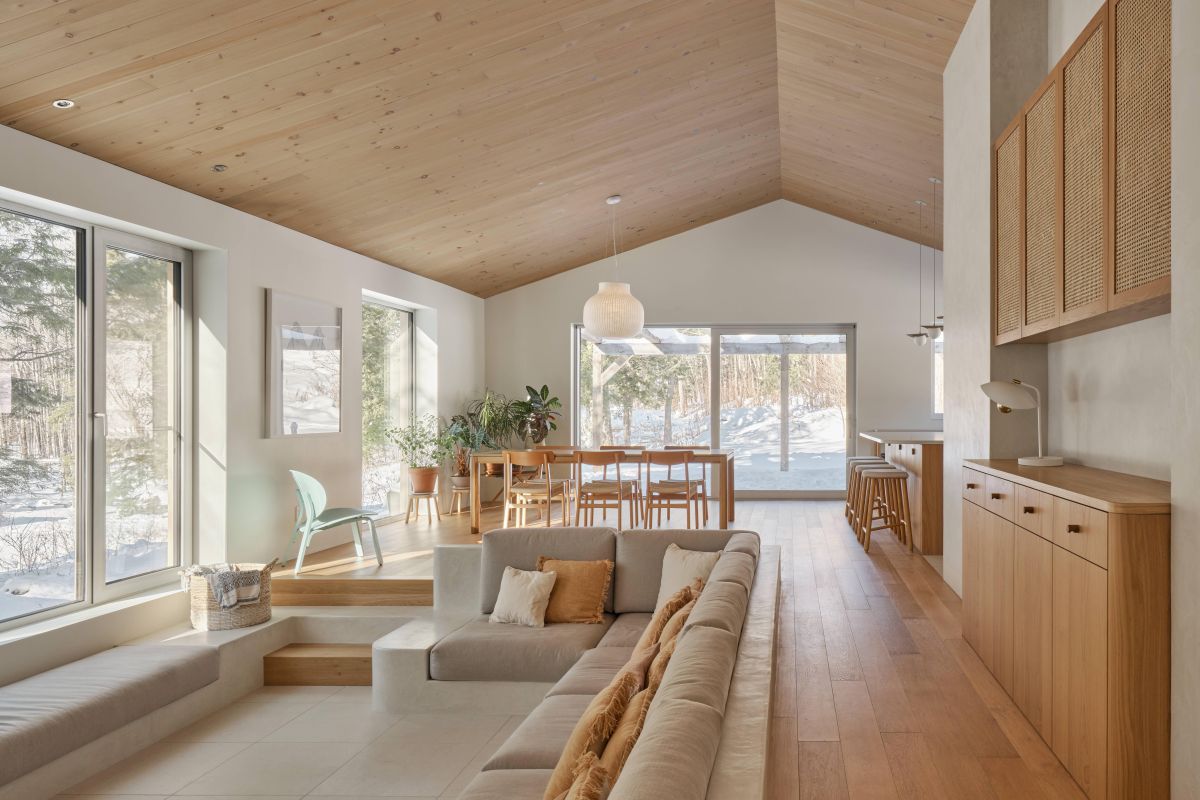 Questa abitazione immersa nella foresta canadese di Sutton e realizzata da Nony FAMILI e Le Local Design rappresenta bene il concetto di neuroarchitettura 