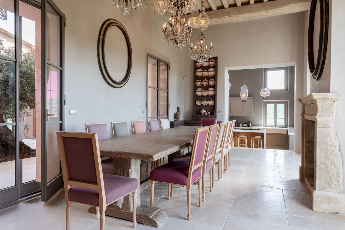 Interno del complesso “Il Tesoro" in località Il Casone e i borghi di Monteguidi e Mensano Interno del complesso “Il Tesoro" in località Il Casone e i borghi di Monteguidi e Mensano
