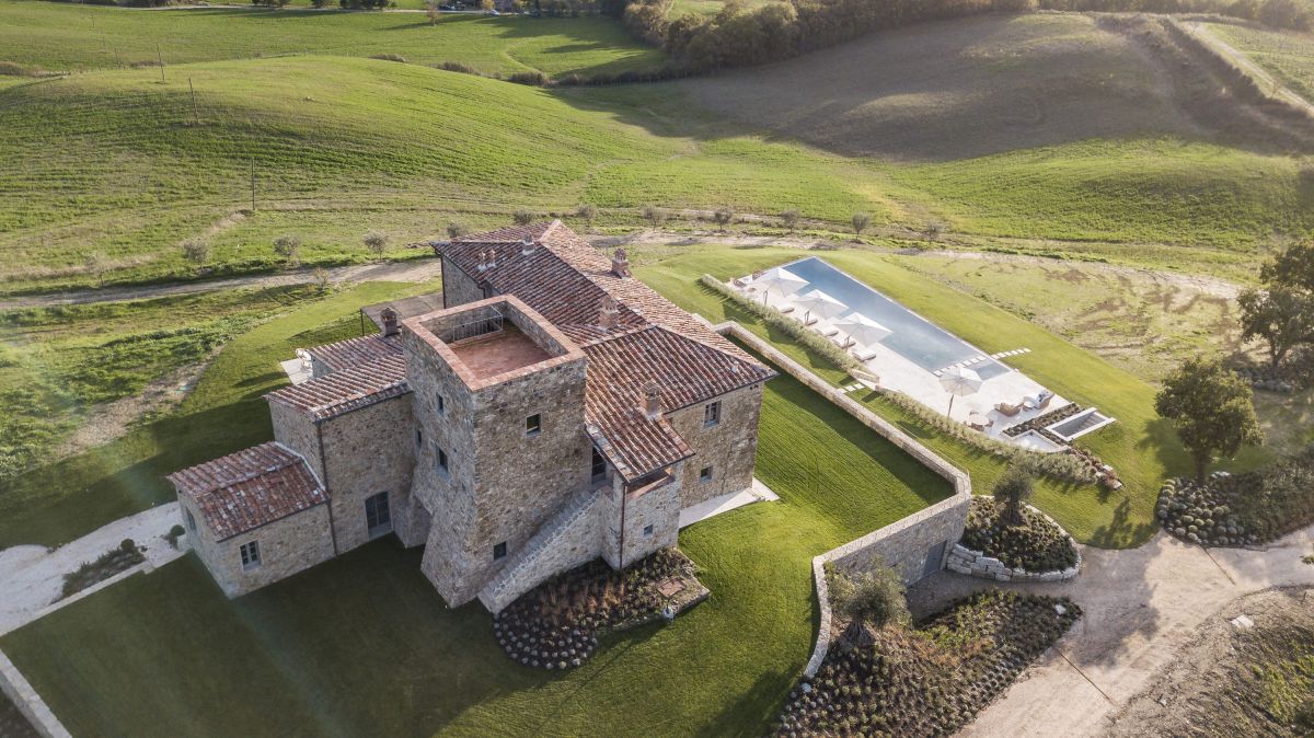 Intervento di restauro e rifunzionalizzazione del complesso “Il Tesoro" in località Il Casone e i borghi di Monteguidi e Mensano Intervento di restauro e rifunzionalizzazione del complesso “Il Tesoro" in località Il Casone e i borghi di Monteguidi e Mensano