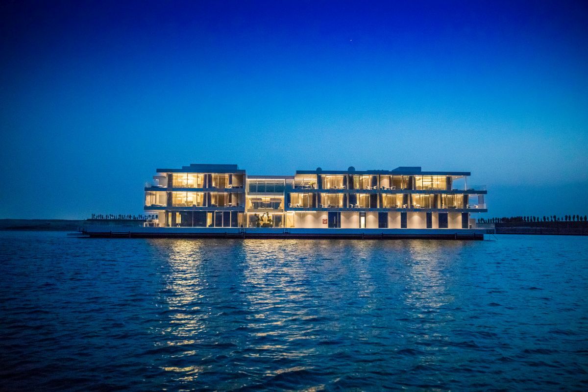 Abu Dhabi Floating Villa