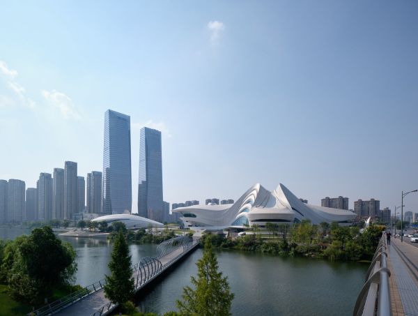Mica - Centro artistico e culturale in Cina dalle forme sinuose Mica - Centro artistico e culturale in Cina dalle forme sinuose