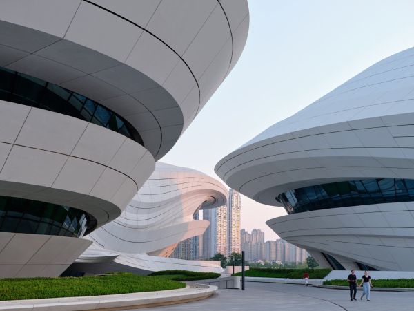 Mica - Centro artistico e culturale in Cina dalle forme sinuose MICA-centro artistico e museale in Cina composto da 3 differenti strutture
