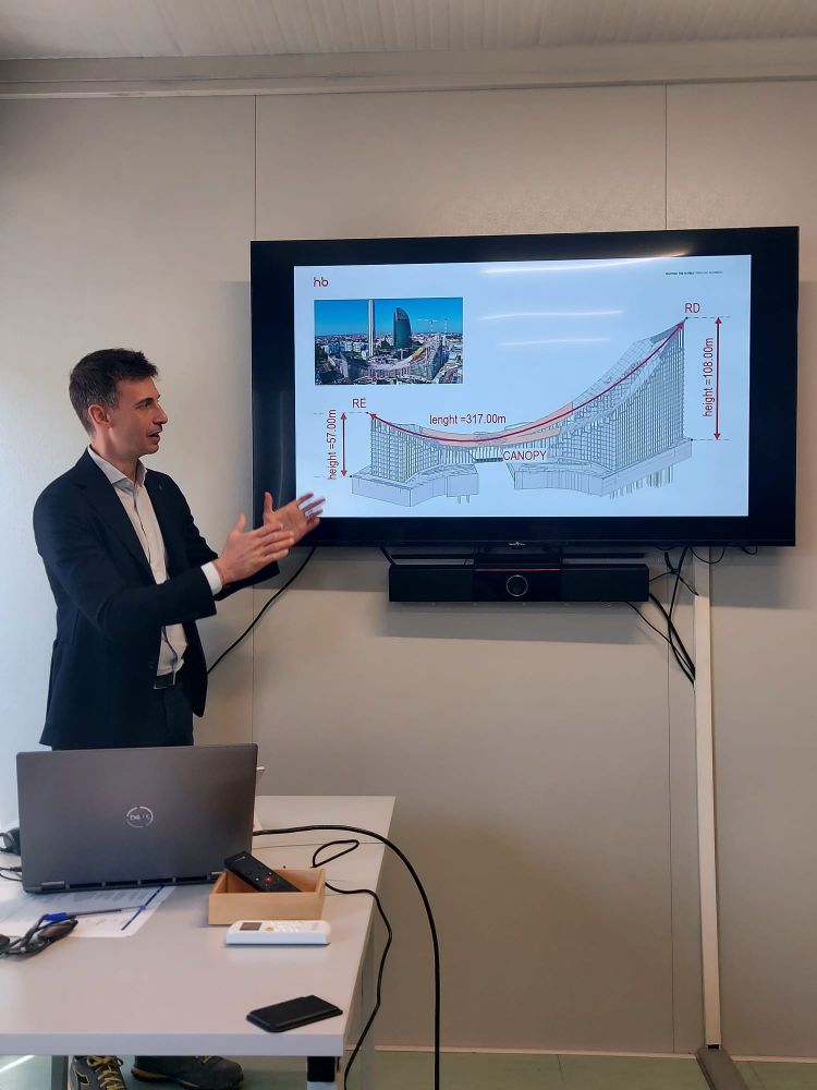 Progetto CityWave a Milano, un momento dell'intervento dell'Ing. Marco Righi di HB Engineering. Progetto CityWave a Milano, un momento dell'intervento dell'Ing. Marco Righi di HB Engineering.