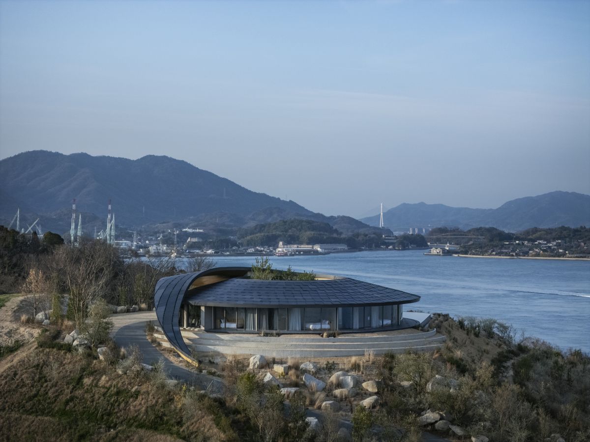 Il tetto di una delle ville del NOT A HOTEL Setouchi in Giappone Il tetto di una delle ville del NOT A HOTEL Setouchi in Giappone
