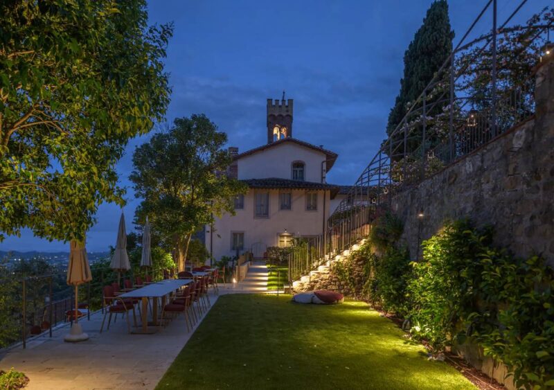Platek illumina La Monastica Resort & Spa: luce e architettura in armonia in un borgo toscano