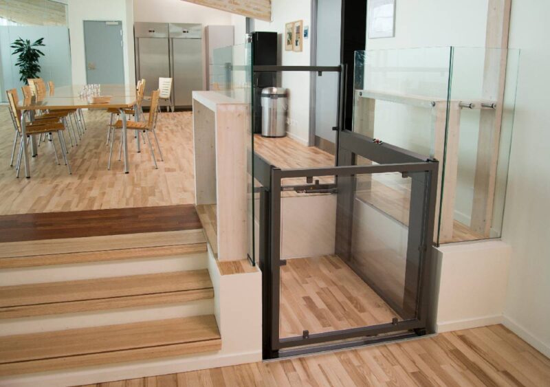 Prezzi piattaforme elevatrici 2025: guida completa a costi e agevolazioni