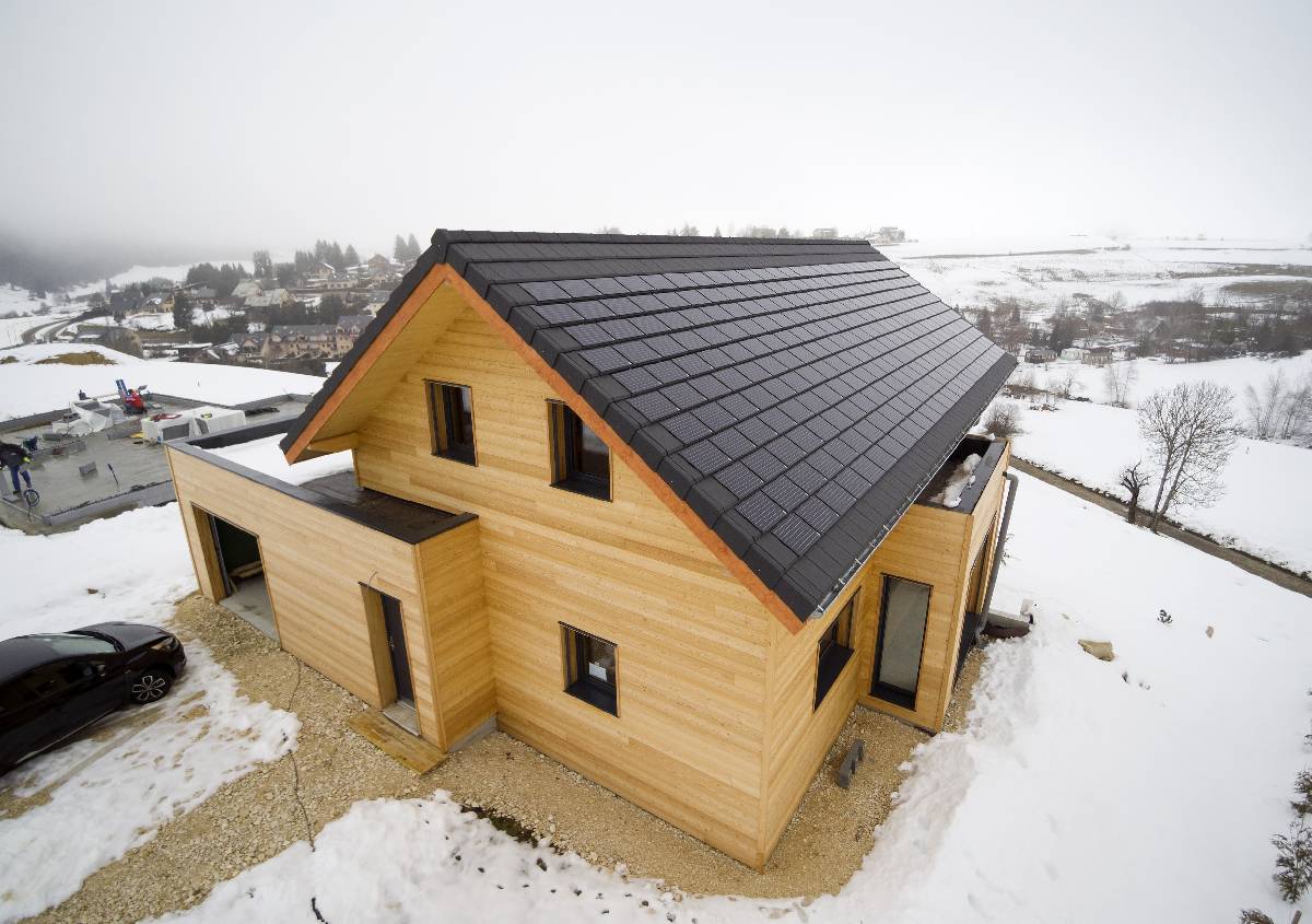 ALPHA SOLARE: tegola solare in cotto per coperture sostenibili