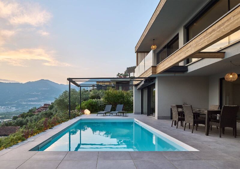 Casa dei Ronchi: architettura in legno che dialoga con il paesaggio del Lago d’Iseo