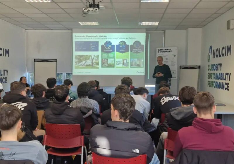Formazione e impresa: gli studenti di ITS RED Varese in visita da Holcim Italia