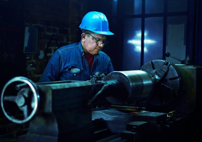 Dalla segnaletica ai DPI, l’importanza della prevenzione dei rischi nell’industria