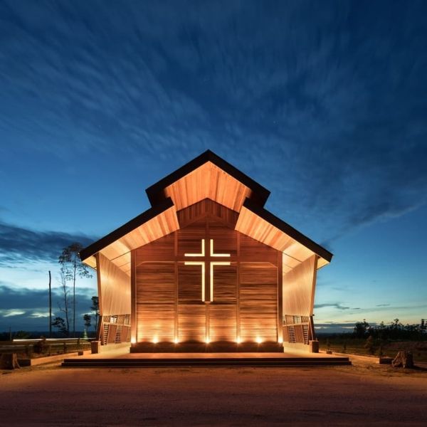 Riutilizzo del legno di scarto per la “Oikumene Church” in Indonesia