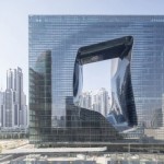 Opus Hotel: un grattacielo sostenibile a forma di cubo con il buco al centro