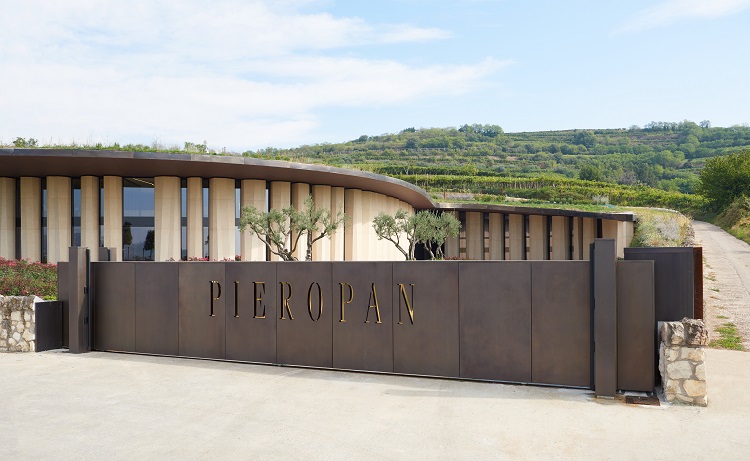 Ingresso della Cantina Leonildo Pieropan