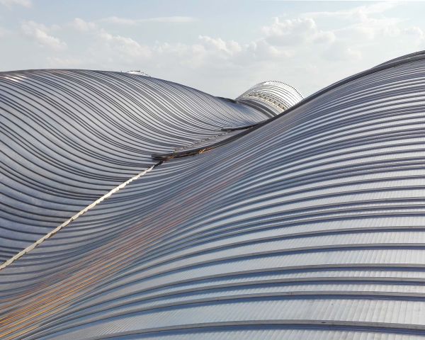 Un edificio ispirato alla ginnastica ritmica