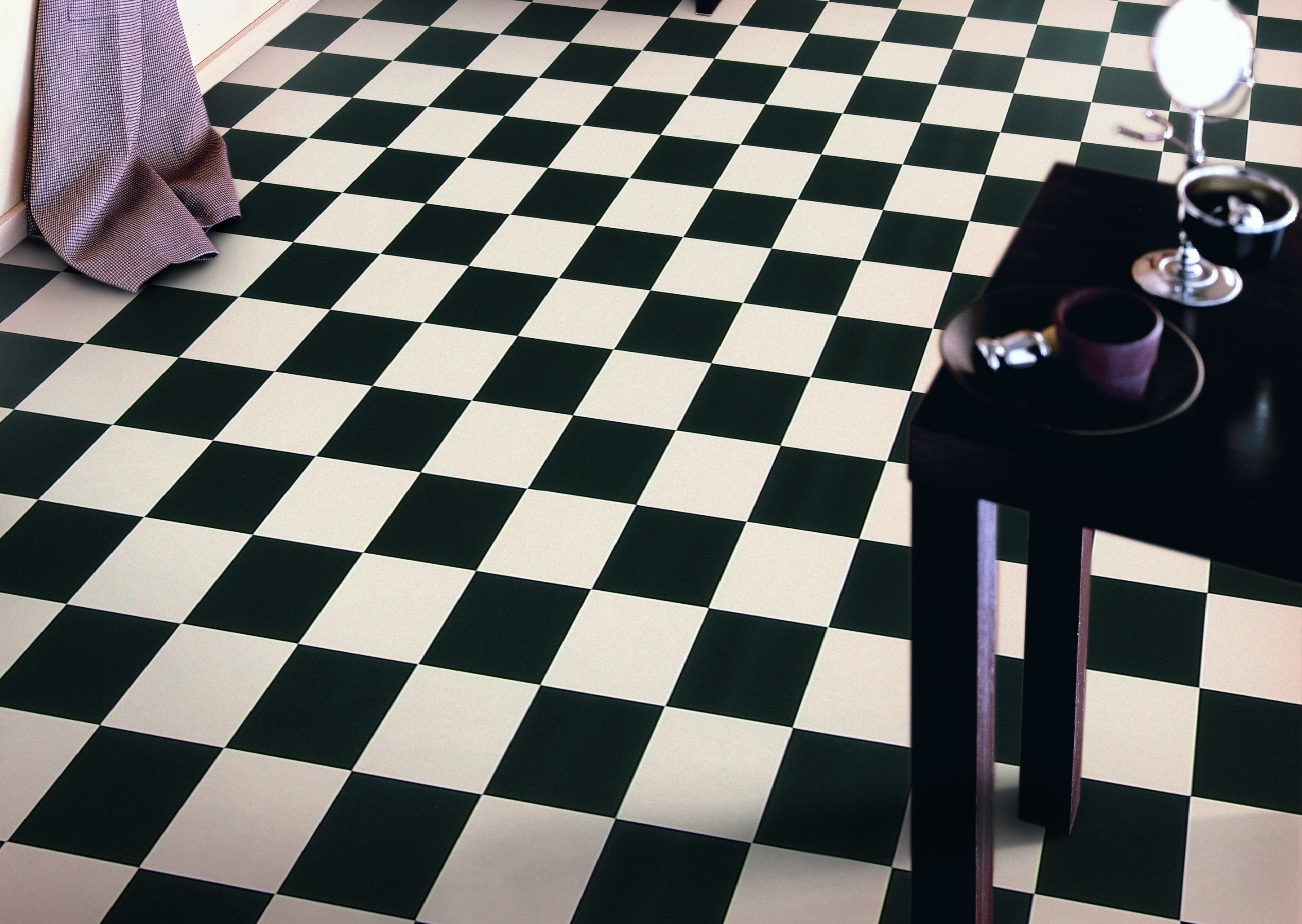 RS9377_DamierB&WBathroom3-hpr