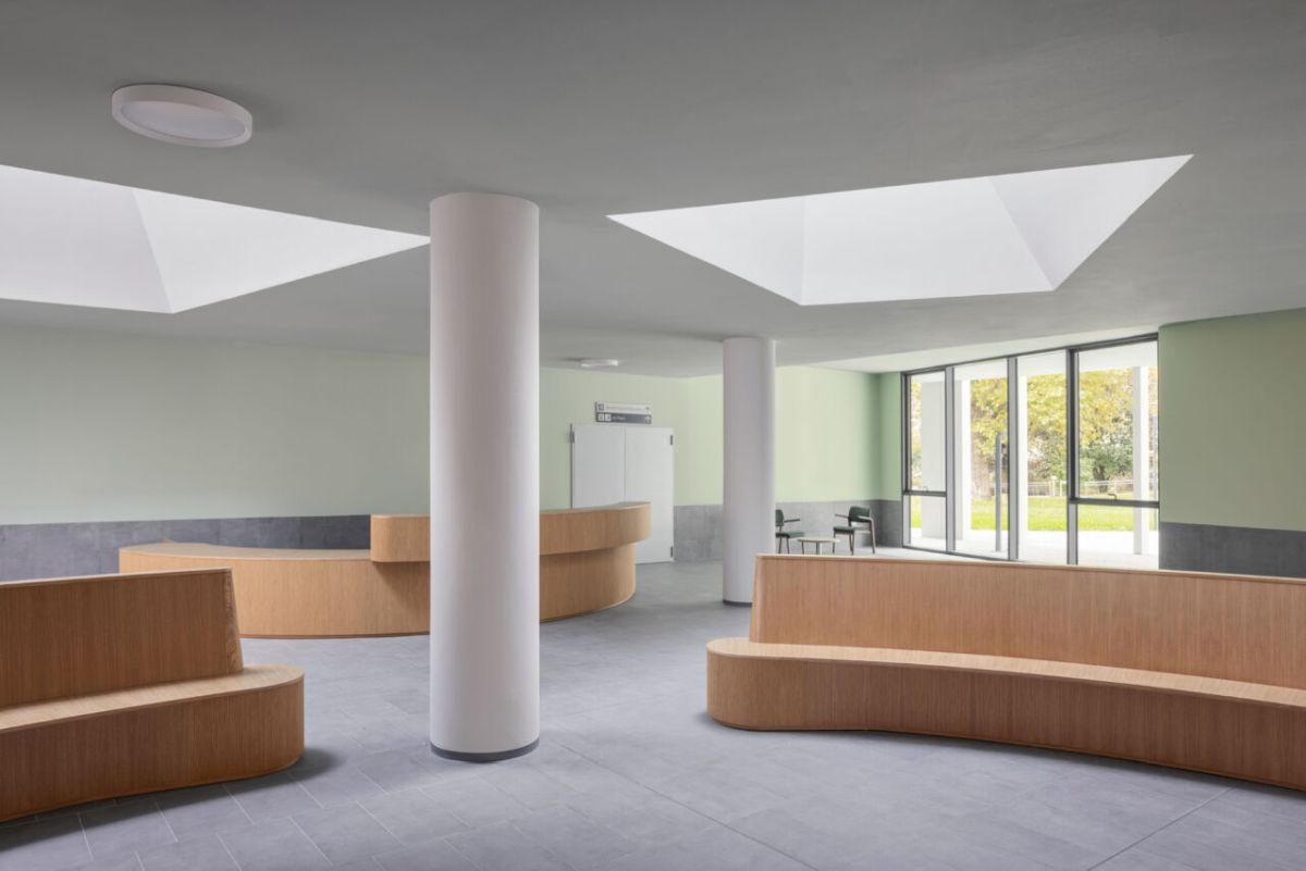 L'interno della Cittadella dell’Accoglienza a Riva del Garda L'interno della Cittadella dell’Accoglienza a Riva del Garda