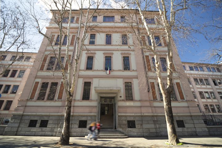 Il Liceo Statale Carlo Tenca di Milano sceglie Rockfon: comfort acustico e sicurezza antisfondellamento in un’unica soluzione