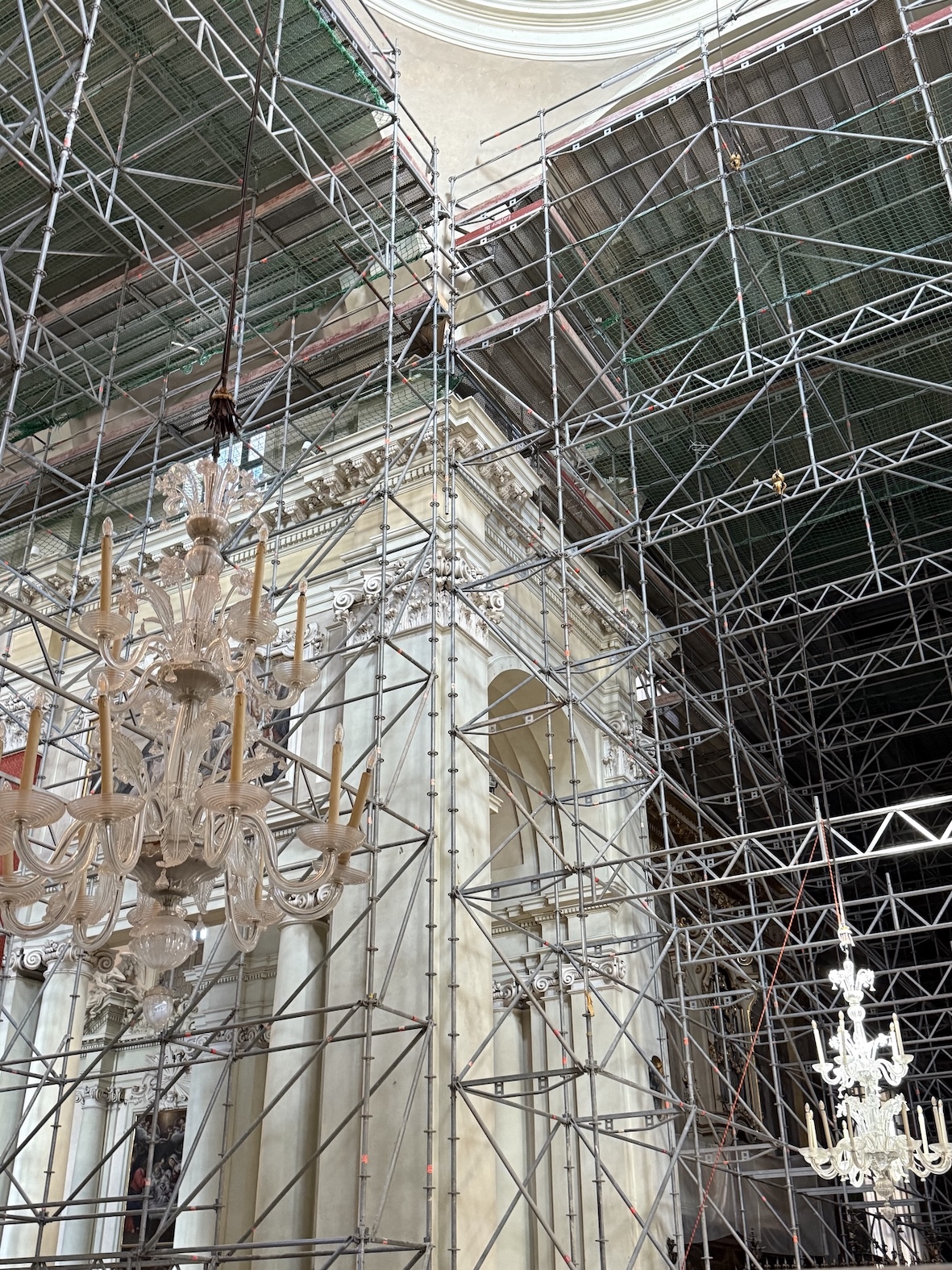 Layher per il restauro della Basilica di San Domenico: il ponteggio interno Layher per il restauro della Basilica di San Domenico: il ponteggio interno