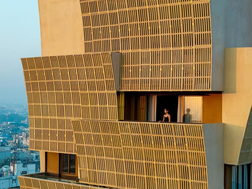Lo studio di architettura Sanjay Puri Architects di Mumbai (India) progetta edifici con un occhio particolare al sistema involucro. Lo studio di architettura Sanjay Puri Architects di Mumbai (India) progetta edifici con un occhio particolare al sistema involucro.