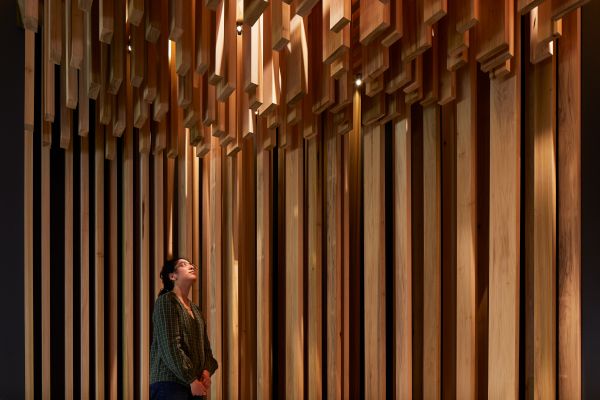 Installazione Sclera alla mostra dedicata a Sir David Adjaye al Design Museum di Londra