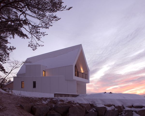 Woojin Lim progetta il rivestimento di una casa con HI-MACS Alpine White