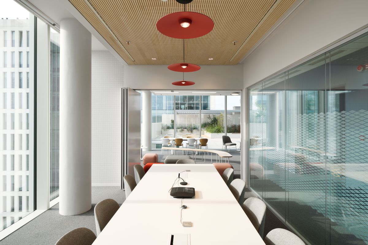La sala riunioni del nuovo ufficio Dow a Milano, progetto Stantec La sala riunioni del nuovo ufficio Dow a Milano, progetto Stantec