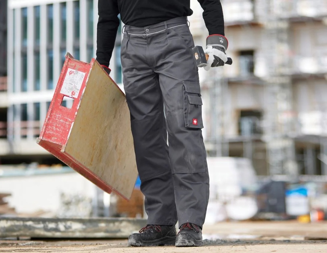 Sicurezza e comfort in cantiere: come i tessuti tecnici migliorano l'operatività quotidiana