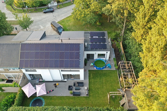 L'eleganza dei pannelli solari BISOL Supreme™ per una casa in Belgio