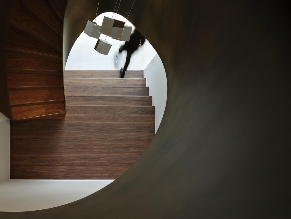 La scala del progetto Schoonderwoerd a Bilthoven (Utrecht), nei Paesi Bassi, realizzata da TK Interiors in collaborazione con EeStairs La scala del progetto Schoonderwoerd a Bilthoven (Utrecht), nei Paesi Bassi, realizzata da TK Interiors in collaborazione con EeStairs