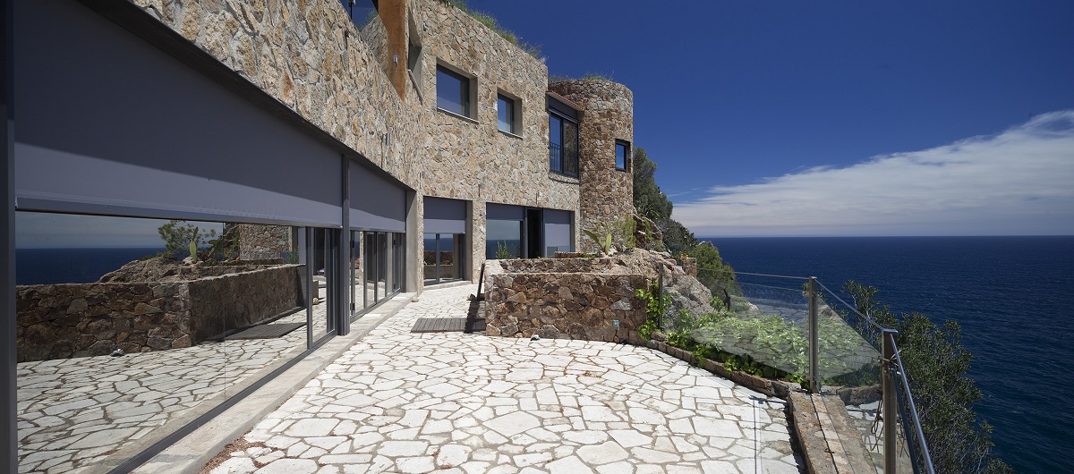 Griesser realizza tende di facciata per la protezione della casa dal sole e dalle radiazioni, dal design elegante 