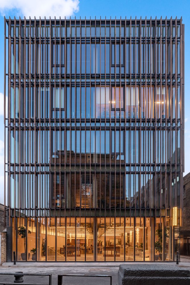 The Black & White Building: nuovo edificio in legno progettato da Waugh Thistleton Architects a Londra