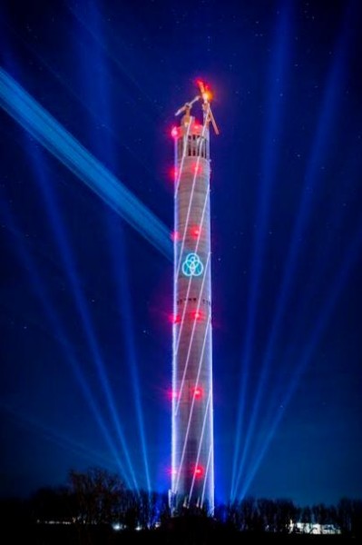 Torre Test illuminata