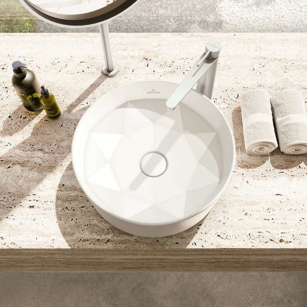 Octagon: precisione ceramica e materiali avanzati per un lavabo scultoreo