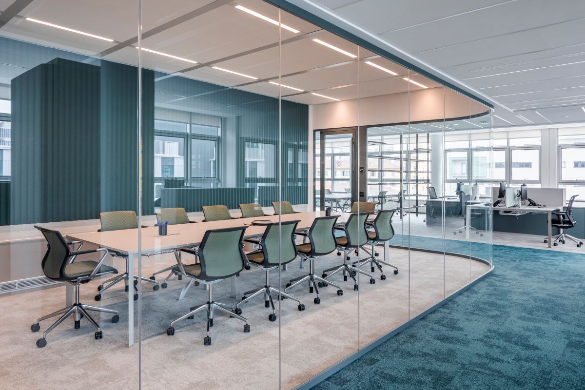 La luce al centro dell’esperienza lavorativa dei nuovi uffici Itelyum a Milano