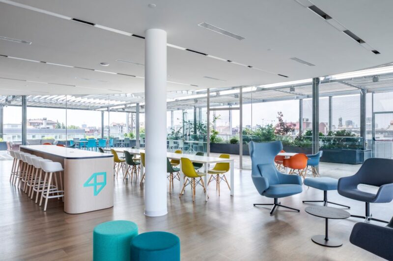 Itelyum rivoluziona gli spazi di lavoro con design circolare e illuminazione innovativa