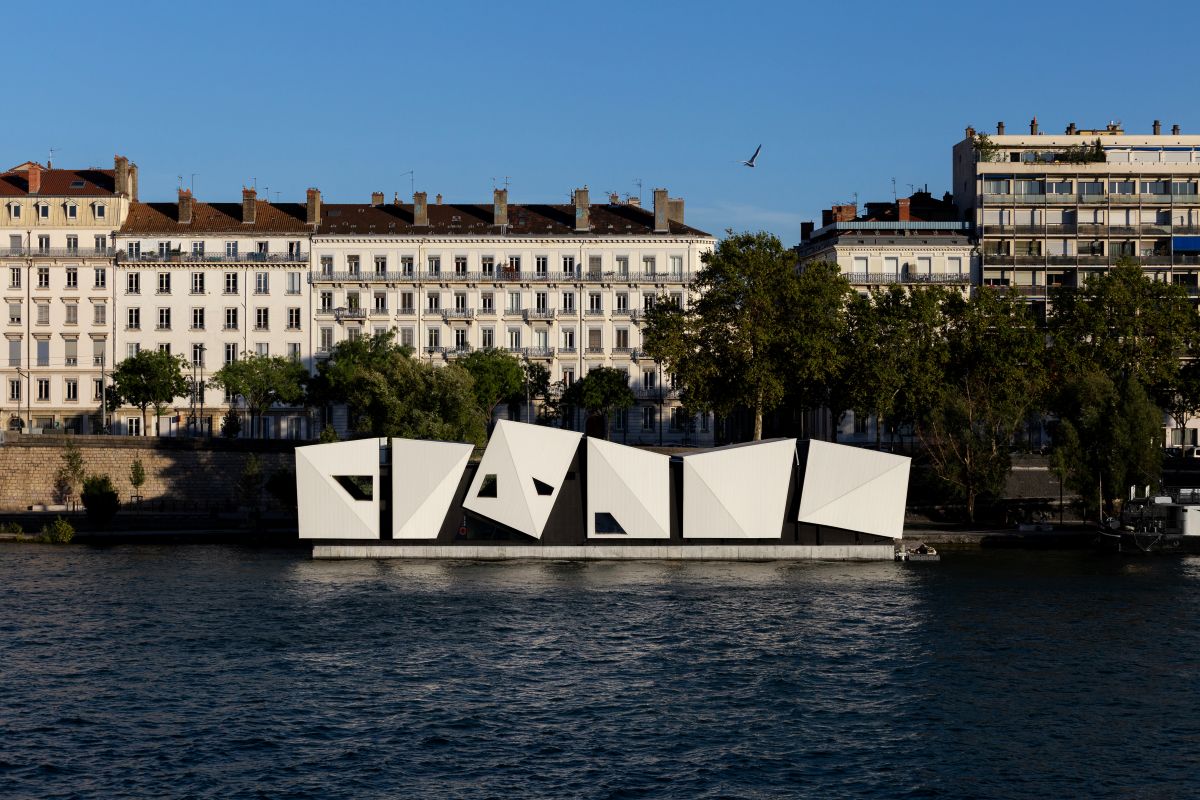 teatro galleggiante L’Île Ô a Lione teatro galleggiante L’Île Ô a Lione