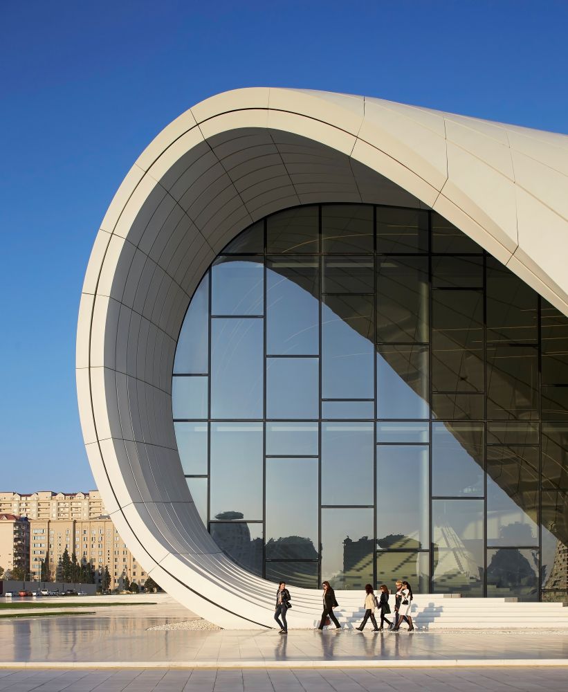 La facciata del Centro Heydar Aliyev La facciata del Centro Heydar Aliyev