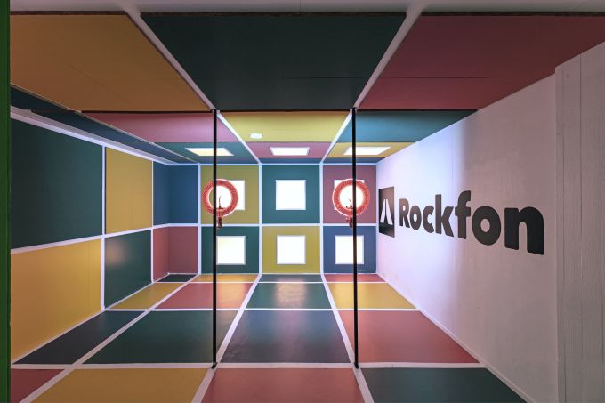 Rockfon Color-all: gamma di pannelli e controsoffitti dai molteplici colori