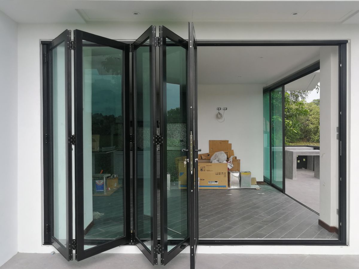 Le applicazioni dell’alluminio in edilizia: telai per porte e finestre