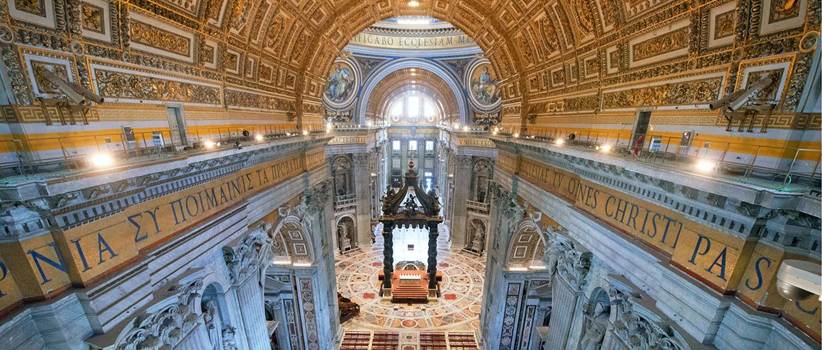 Vista dell'interno della basilica dall'alto (fonte: basilicasanpietro.va)