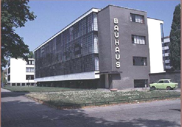 Walter Gropius: edificio del Bauhaus - Dessau, 1925