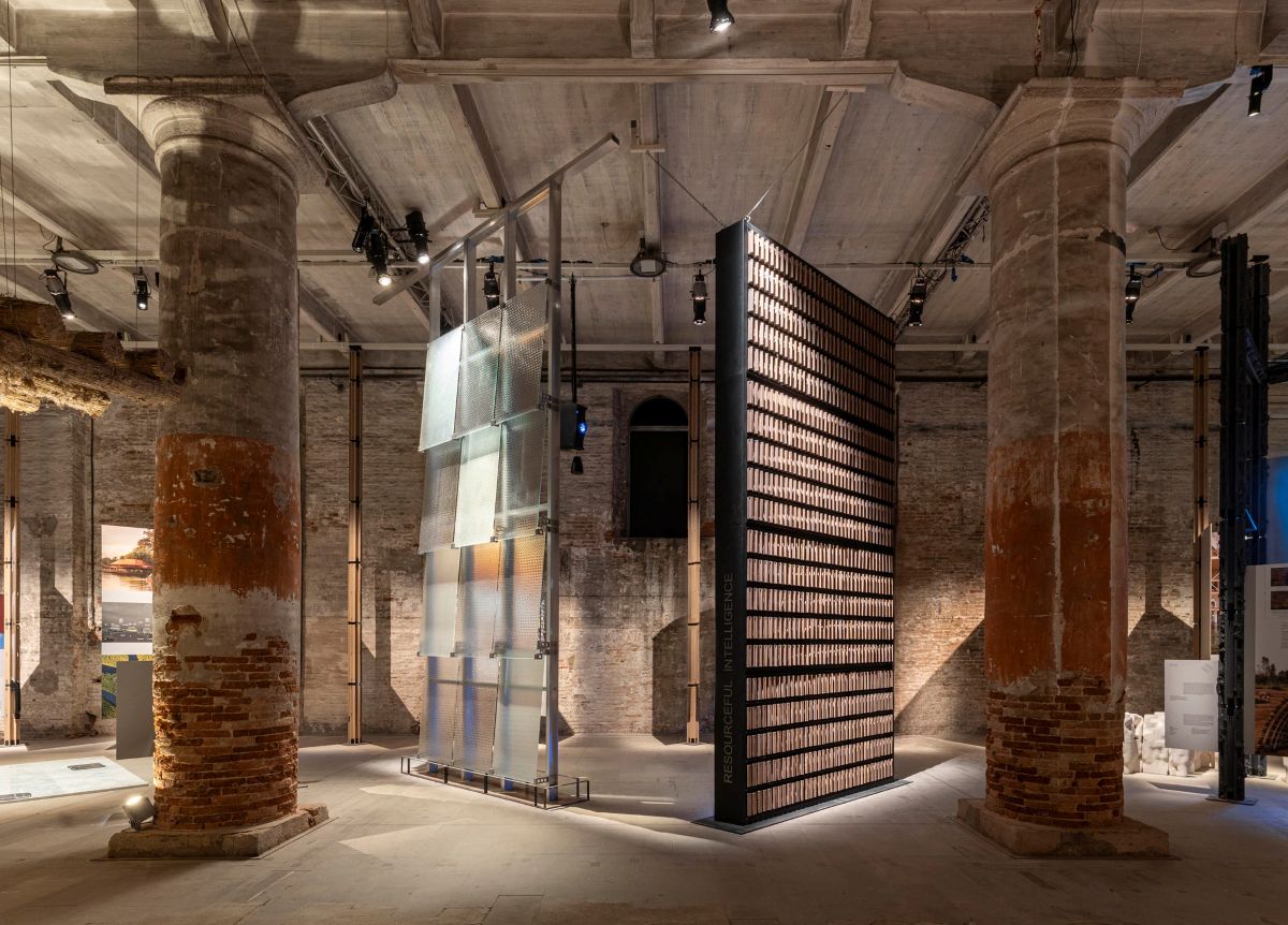 Biennale di Venezia 2025, installazione Resourceful Intelligence di Park Associati Biennale di Venezia 2025, installazione Resourceful Intelligence di Park Associati