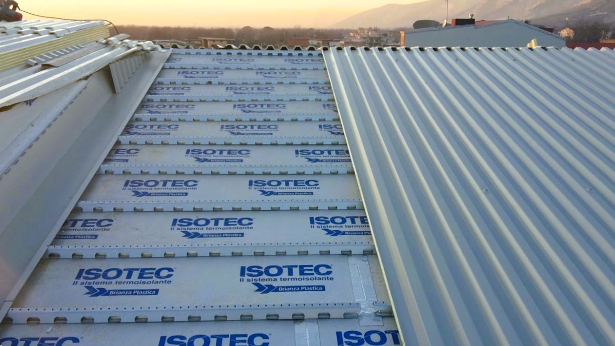 Isotec XL di Brianza Plastica è un sistema di isolamento termico in poliuretano espanso rigido autoestinguente ad elevate prestazioni Isotec XL di Brianza Plastica è un sistema di isolamento termico in poliuretano espanso rigido autoestinguente ad elevate prestazioni