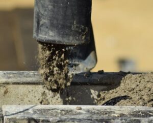 Calcestruzzo, cemento e calce: le materie prime dell’edilizia