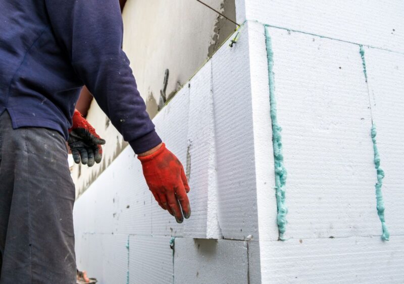 Cappotto termico e distacchi dell’intonaco: cause e prevenzione