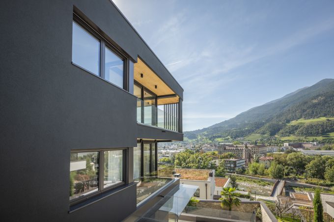 Ampliamento di un'abitazione a Bressanone perfettamente integrata nel contesto paesaggistico