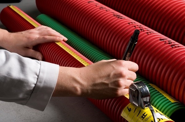ZhiYo Copertura Per Cavi Da Pavimento 1,2 M Grigia – Passacavo Singolo, PVC Flessibile, Adesiva, Per Cavi Fino A 7 Mm