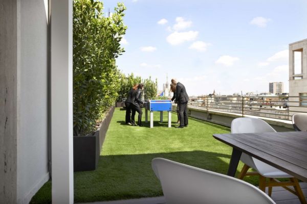 Il nuovo head quarter CBRE di Milano è la struttura è pienodi aree relax e svago per i dipendenti. Il nuovo head quarter CBRE di Milano è la struttura è pienodi aree relax e svago per i dipendenti.