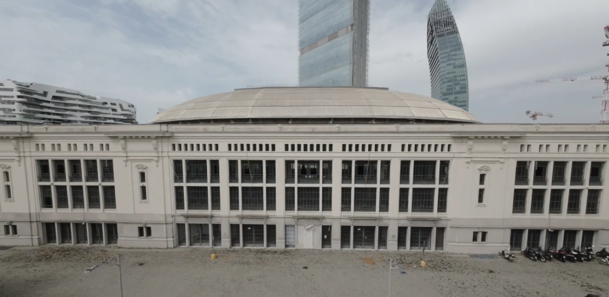 La facciata Liberty del palazzo delle Scintille a Milano