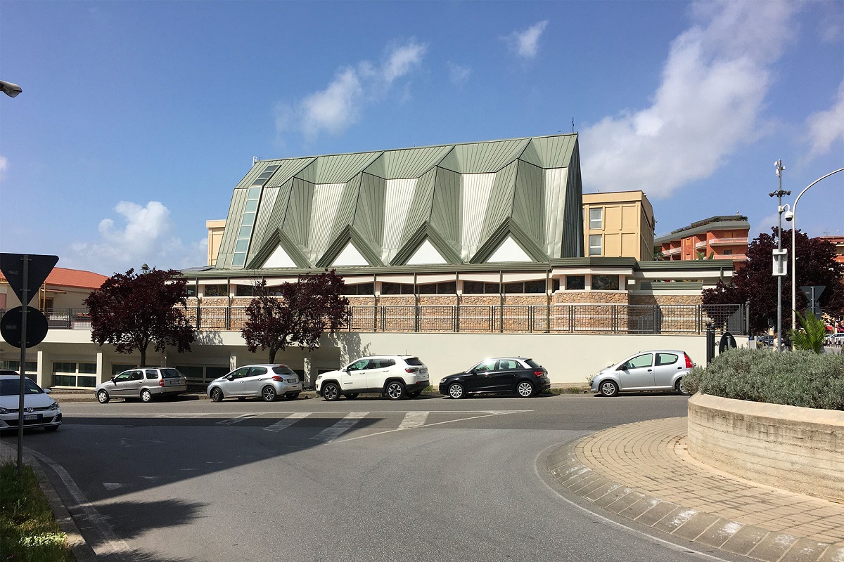 Zintek per la riqualificazione della copertura di una chiesa a Lamezia Terme Zintek per la riqualificazione della copertura di una chiesa a Lamezia Terme